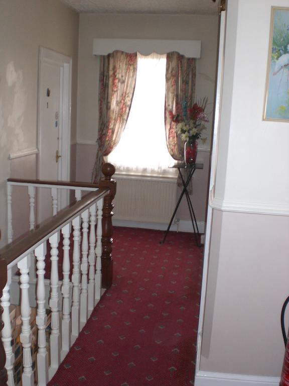 Melville Lodge Gatwick Horley Exterior foto